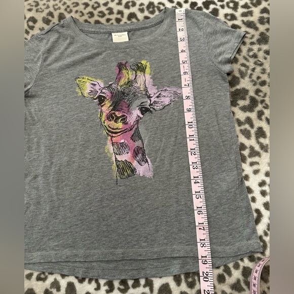 Abercrombie Kids Giraffe Graphic Tee in Gray Size Medium Girls - Picture 16 of 17